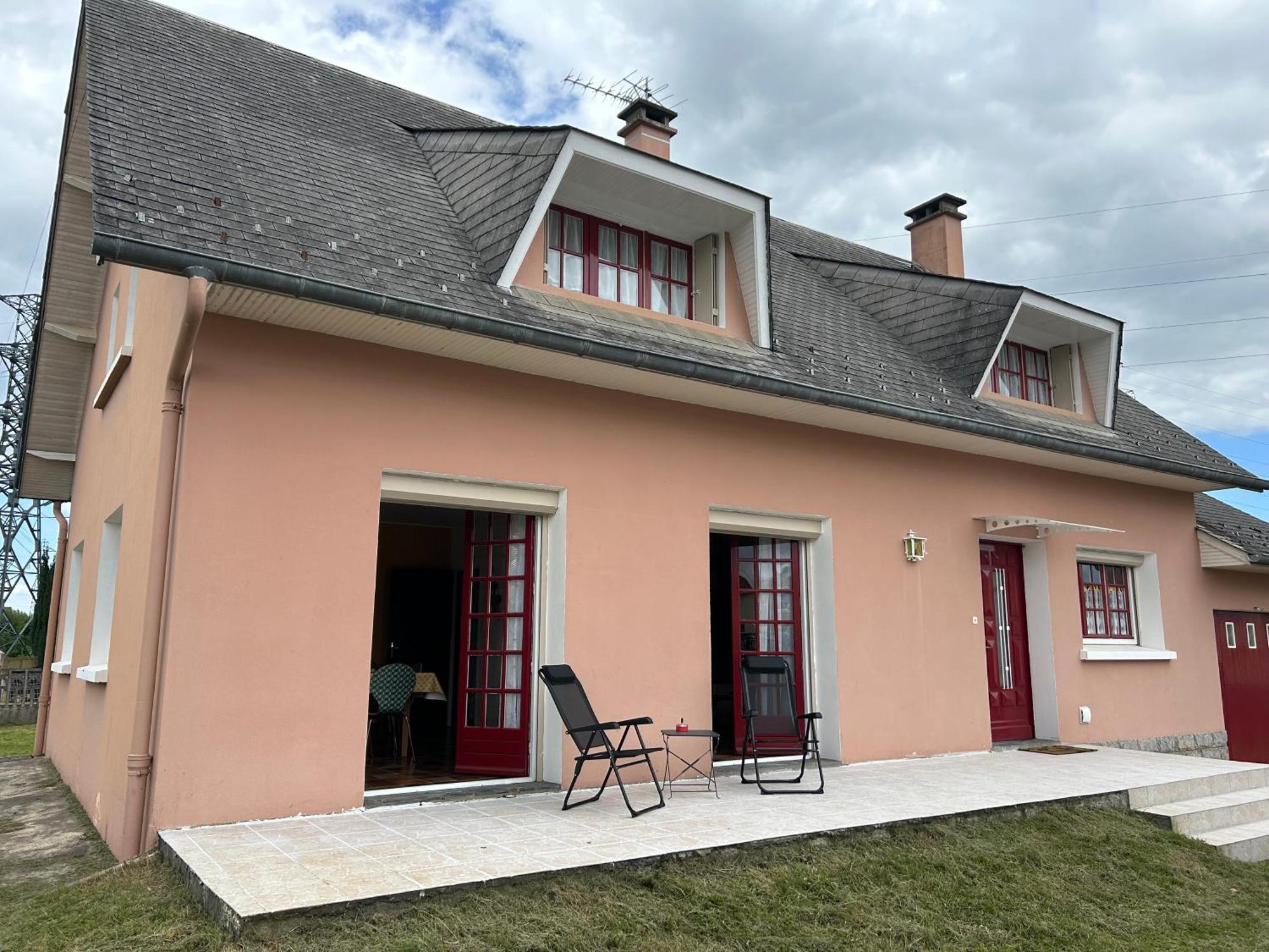 Gite La Maison Rose ラヌムザン エクステリア 写真
