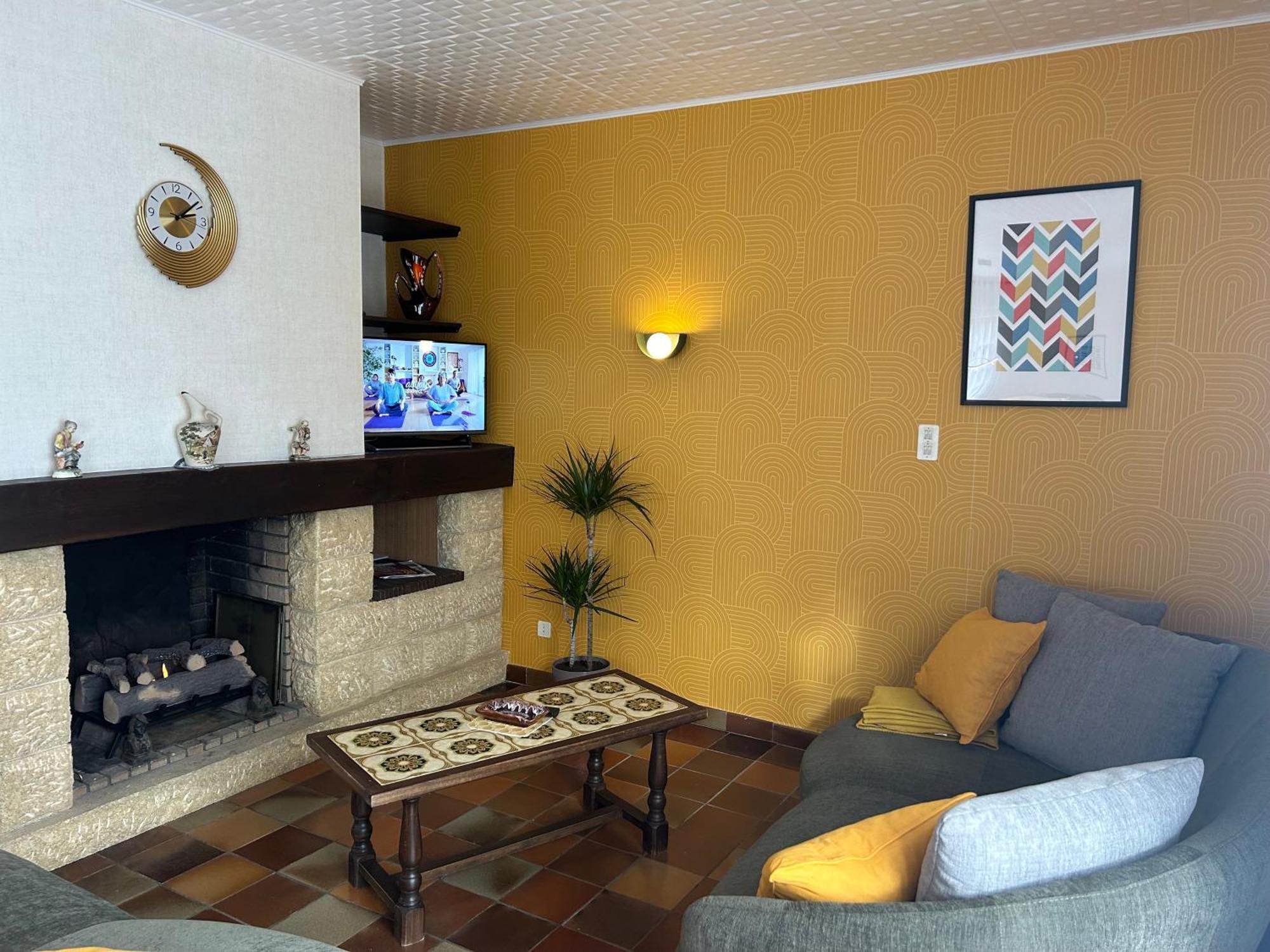 Gite La Maison Rose ラヌムザン エクステリア 写真