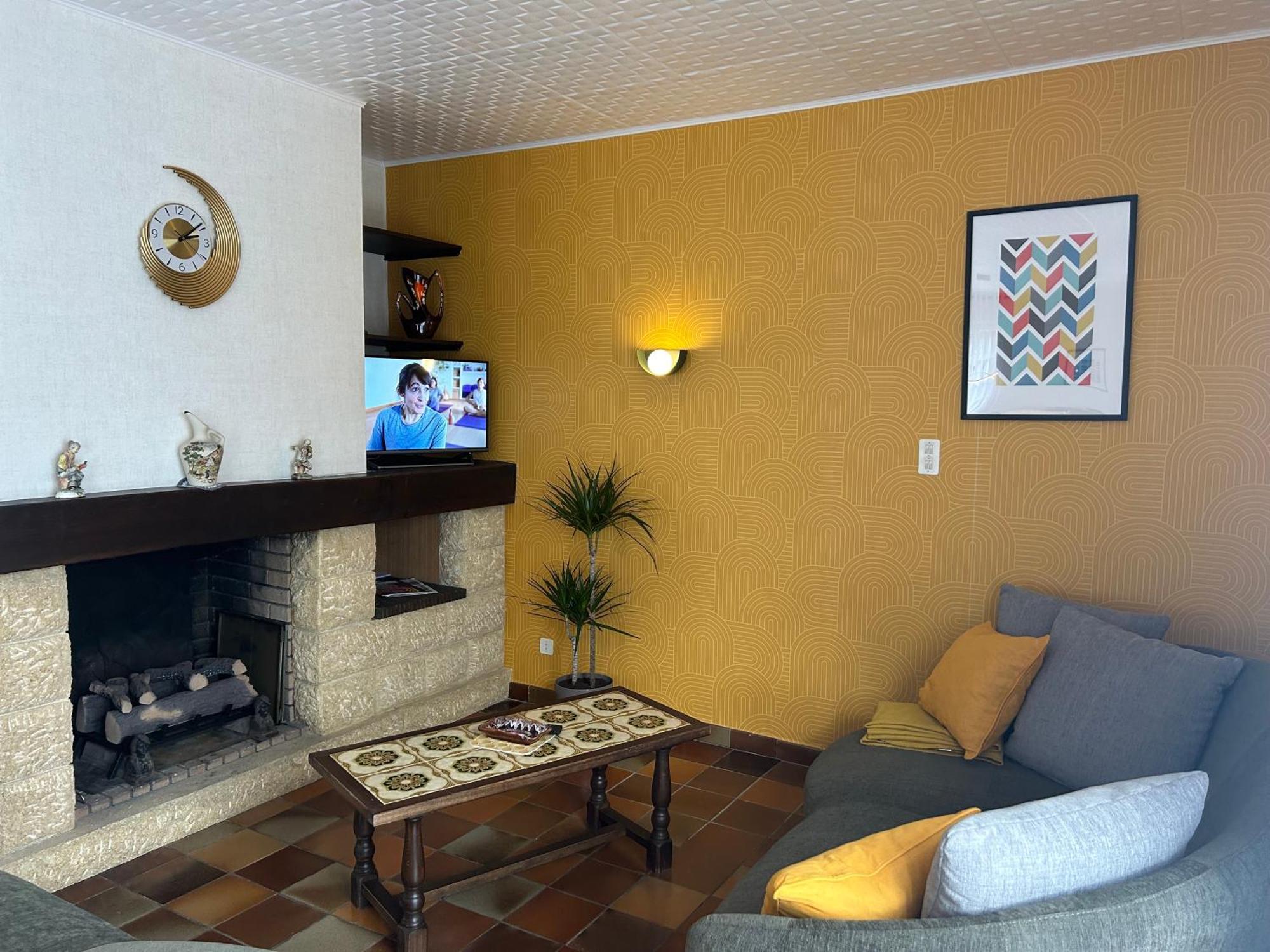Gite La Maison Rose ラヌムザン エクステリア 写真