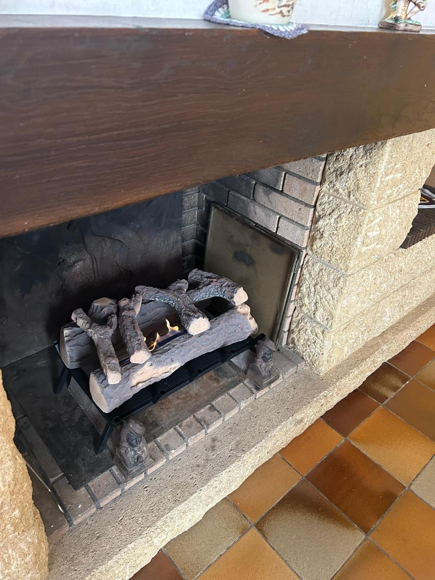 Gite La Maison Rose ラヌムザン エクステリア 写真