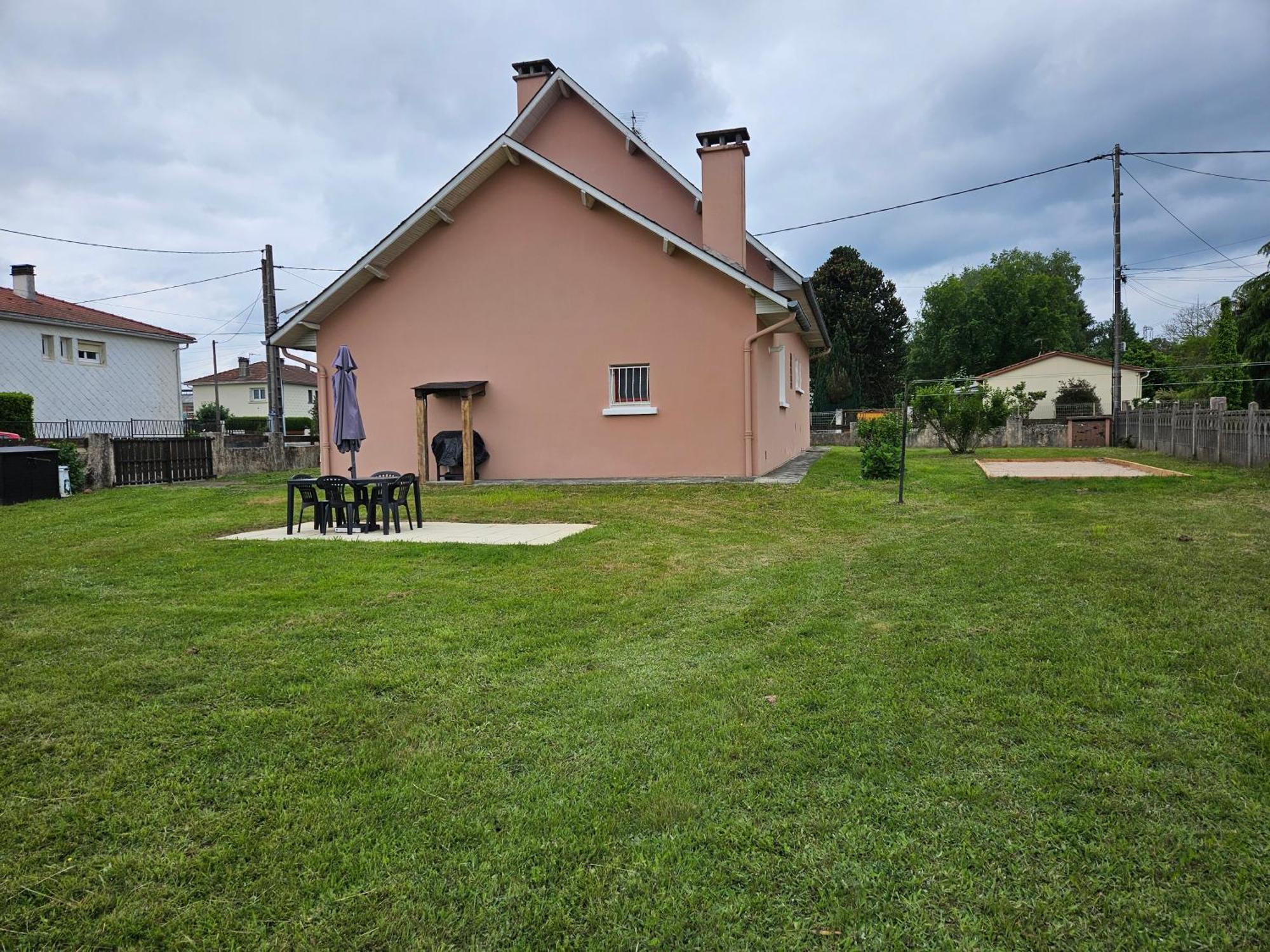 Gite La Maison Rose ラヌムザン エクステリア 写真
